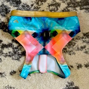 Roxy surf swim top with a zipper size M